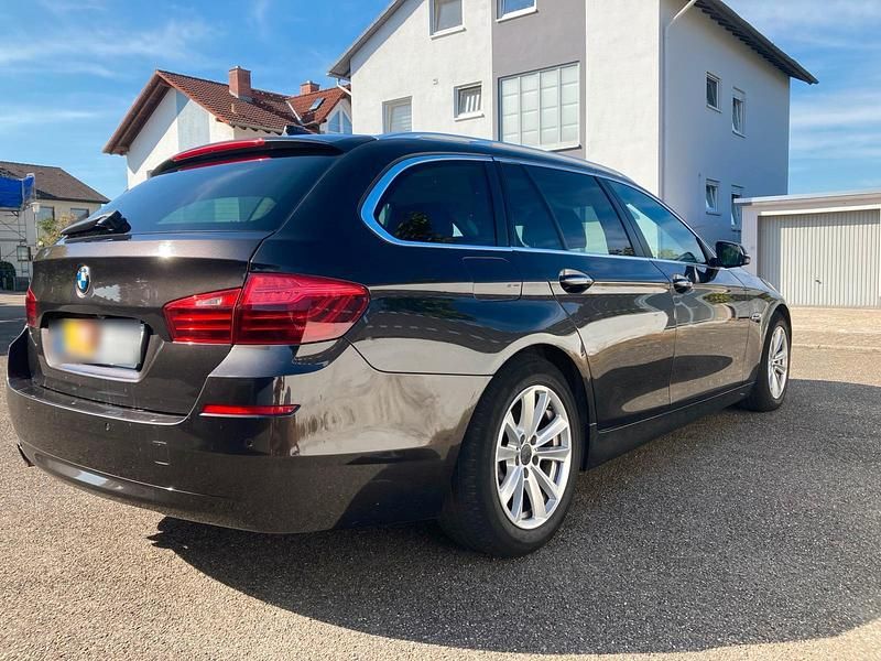 Gebraucht BMW 530 258 PS (189 kW) 2016 Braun Kombi