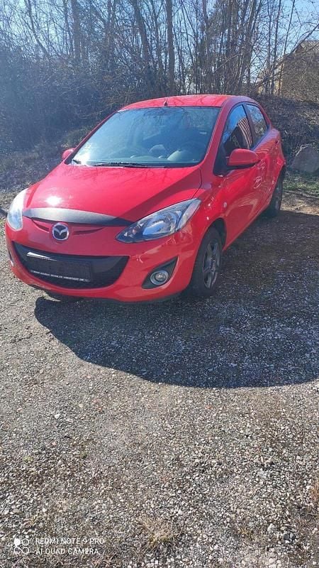 Gebraucht Mazda 2 86 PS (63 kW) 2013 Rot Kleinwagen