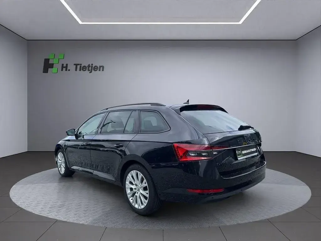 Gebraucht Skoda Superb Style 150 PS (110 kW) 2023 Schwarz Limousine