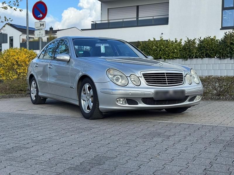 Gebraucht Mercedes E320 204 PS (150 kW) 2004 Silber Limousine