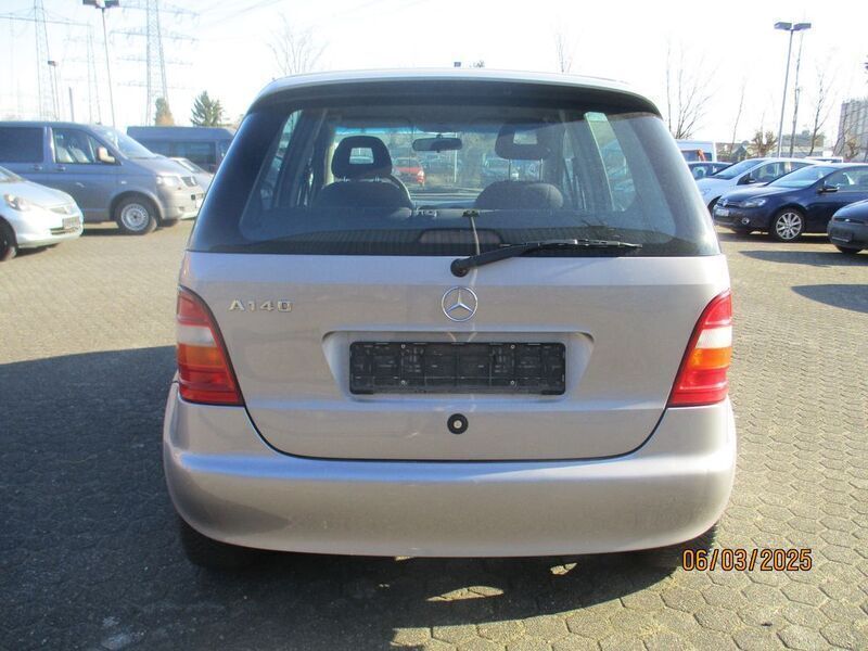 Gebraucht Mercedes A140 Classic 82 PS (60 kW) 1998 Silber Van / Kleinbus