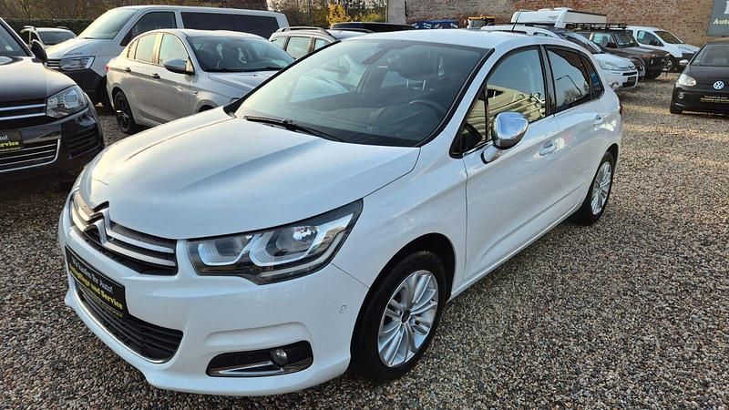 Weiß Gebraucht 2016 Citroën C4 SELECTION Limousine | 6.300 € (Fairer Preis) - Bild 1/3