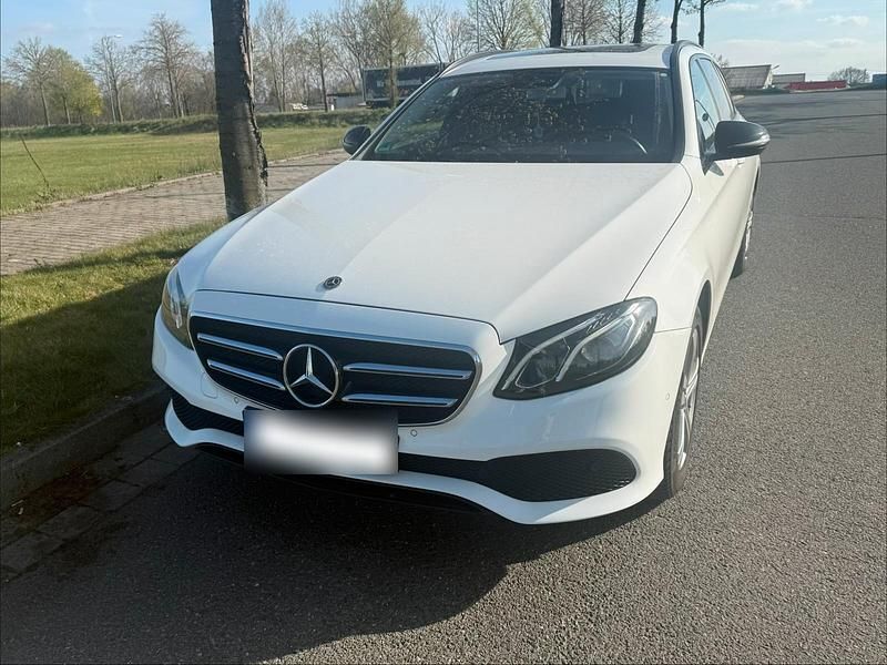 Gebraucht Mercedes E220 194 PS (142 kW) 2017 Weiß Kombi