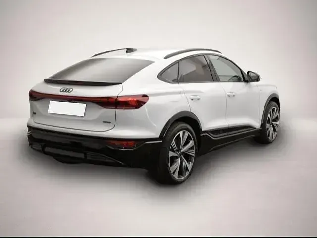 Gebraucht Audi Q6 Sportback e-tron Ambiente 284 kW (387 PS) 2025 Manufacturer SUV