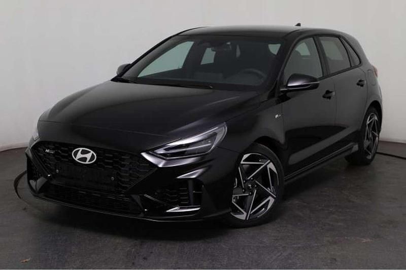 Schwarz, abyss black Neu 2025 Hyundai i30 N Line Limousine | 25.885 € (Guter Preis) - Bild 1/4
