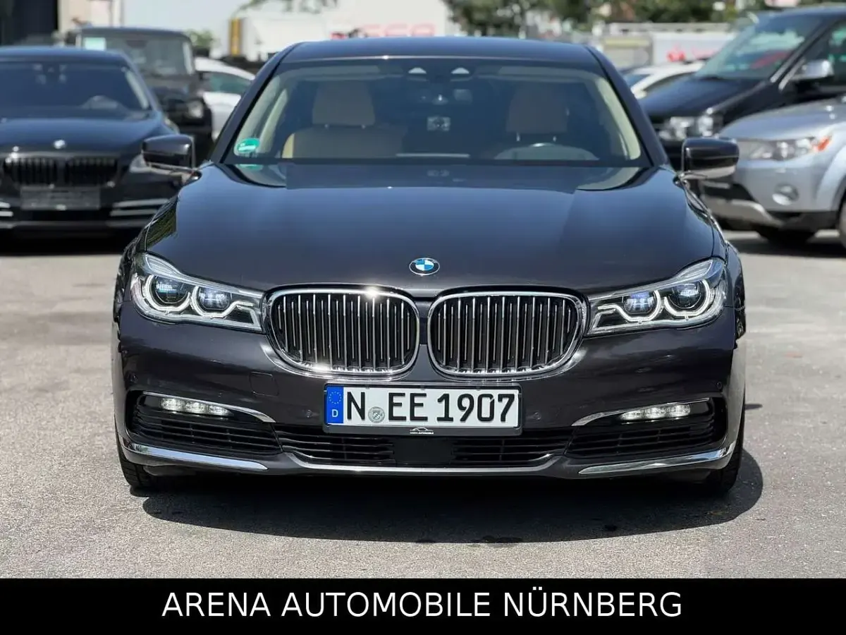 Gebraucht BMW 740 Performance 320 PS (235 kW) 2016 Sophistograu Limousine