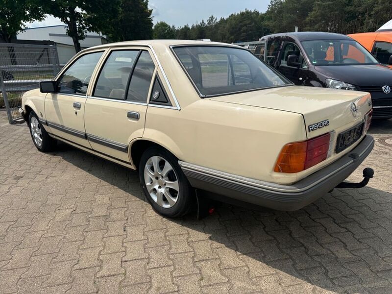 Gebraucht Opel Rekord 75 PS (55 kW) 1984 Beige Limousine