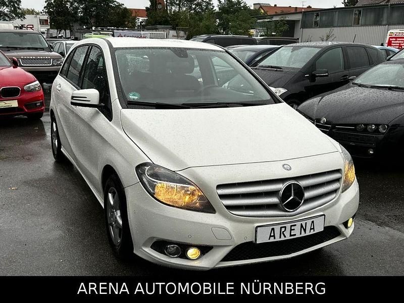 Gebraucht Mercedes B180 109 PS (80 kW) 2013 Weiß Van / Kleinbus