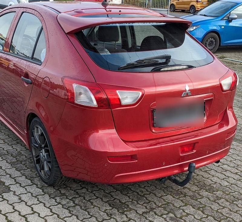 Gebraucht Mitsubishi Lancer 109 PS (80 kW) 2010 Rot Limousine