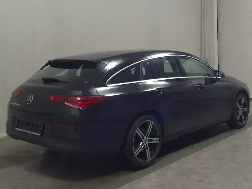 Gebraucht Mercedes CLA200 Shooting Brake 150 PS (110 kW) 2023 Schwarz Kombi