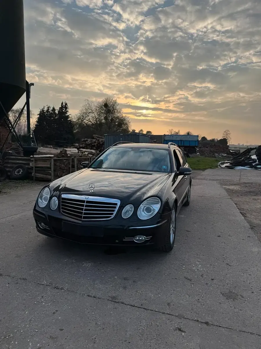 Gebraucht Mercedes E320 224 PS (164 kW) 2007 Schwarz Kombi