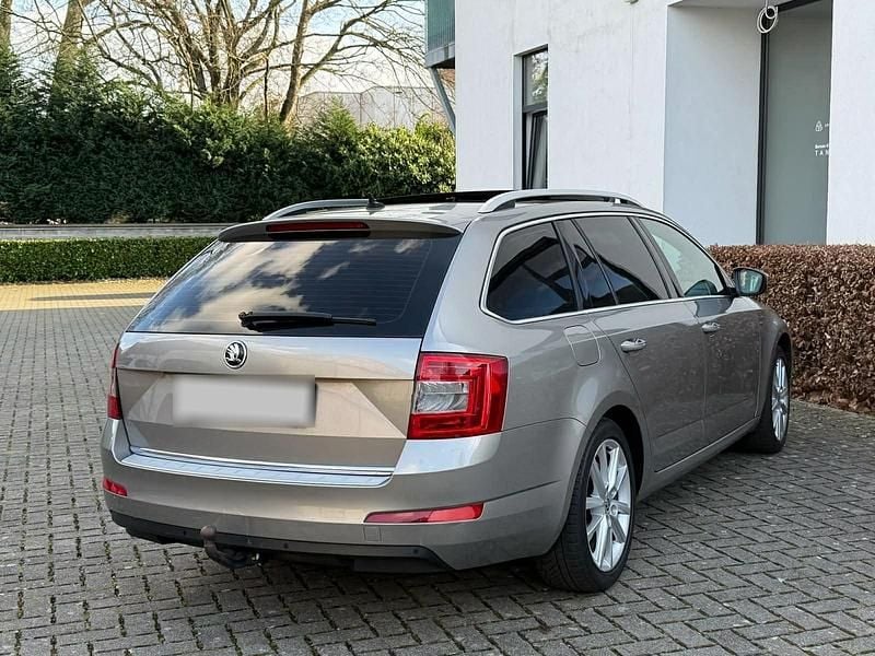 Gebraucht Skoda Octavia 150 PS (110 kW) 2016 Grau Kleinwagen