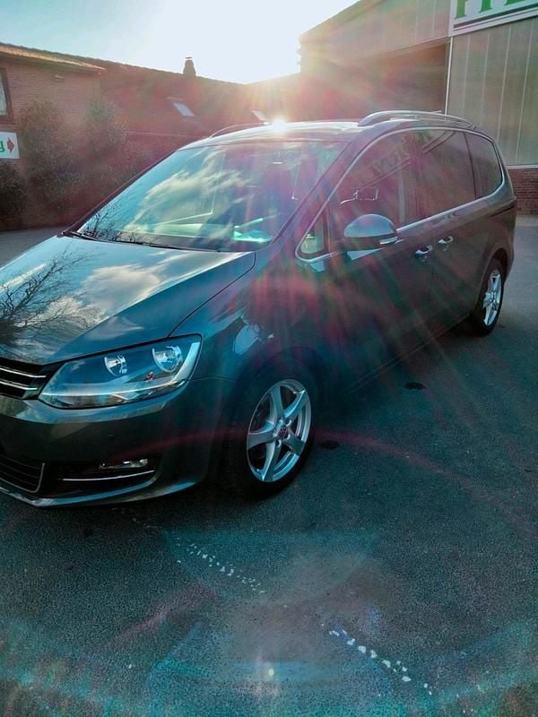 Grau Gebraucht 2011 VW Sharan Highline Van / Kleinbus | 10.900 € (Etwas zu teuer) - Bild 1/4