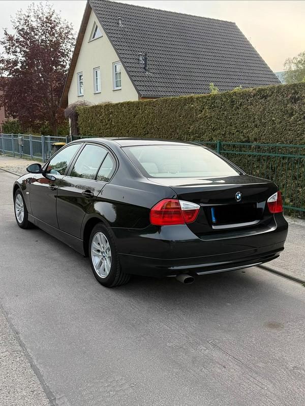 Używany BMW 320 150 KM (110 kW) 2005 Czarny Sedan/Limuzyna