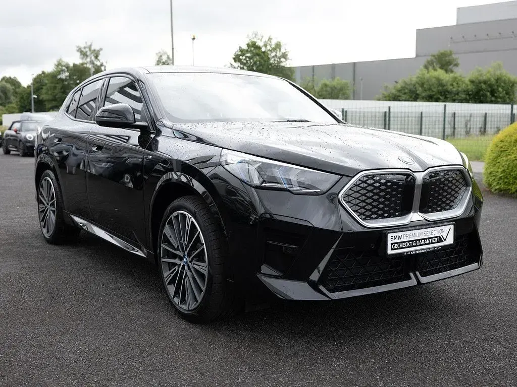 Gebraucht BMW iX2 M Sport 230 kW (313 PS) 2025 Schwarz SUV