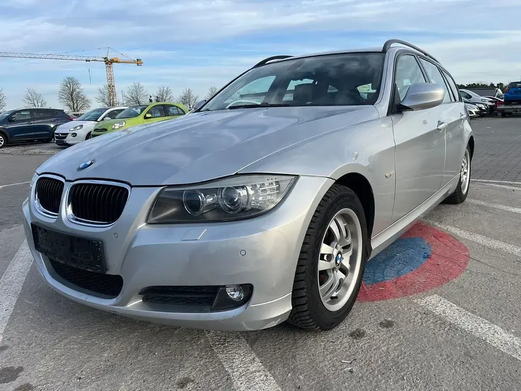 Gebraucht BMW 320 177 PS (130 kW) 2009 Silber Kombi