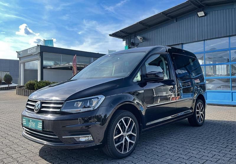 Schwarz metallic Gebraucht 2016 VW Caddy Highline Van / Kleinbus | 22.100 € (Teuer) - Bild 1/4