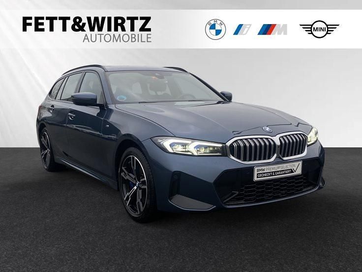Gebraucht BMW 330e M Sport 292 PS (214 kW) 2024 Arctic race blue metallic Kombi