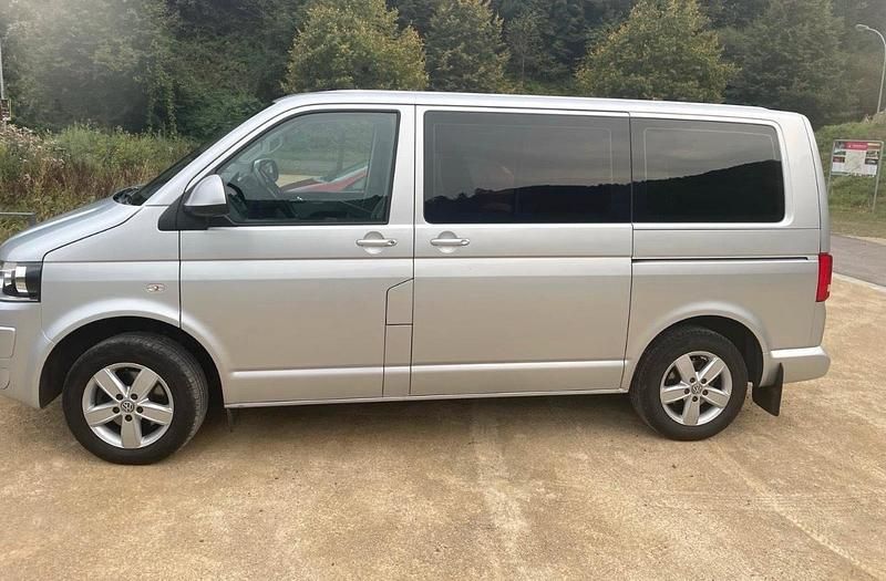 Gebraucht VW Caravelle 140 PS (102 kW) 2013 Grau Van / Kleinbus