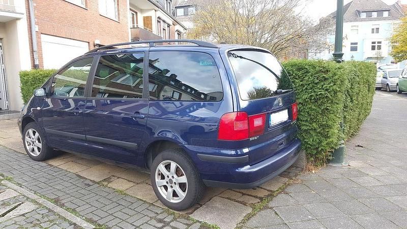 Blau Gebraucht 2005 Seat Alhambra Vigo Van / Kleinbus | 2.400 € (Guter Preis) - Bild 1/4
