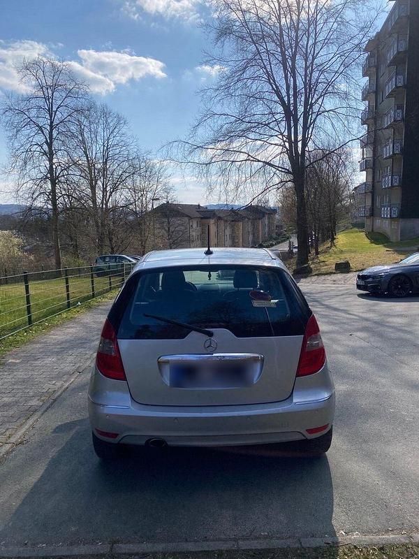 Gebraucht Mercedes A180 Elegance 109 PS (80 kW) 2008 Silber Van / Kleinbus