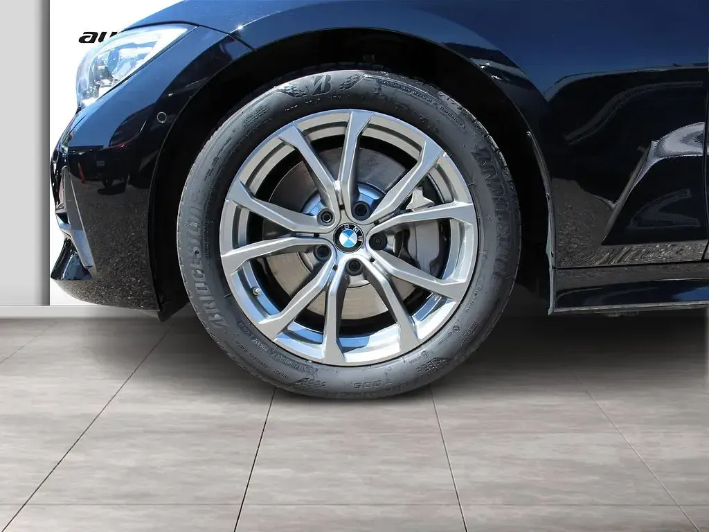 Gebraucht BMW 330 Sport Line 258 PS (189 kW) 2021 Schwarz Kombi