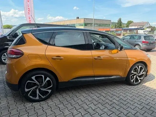 Gebraucht Renault Scenic E-Tech Bose Edition 132 PS (97 kW) 2017 Orange Van / Kleinbus