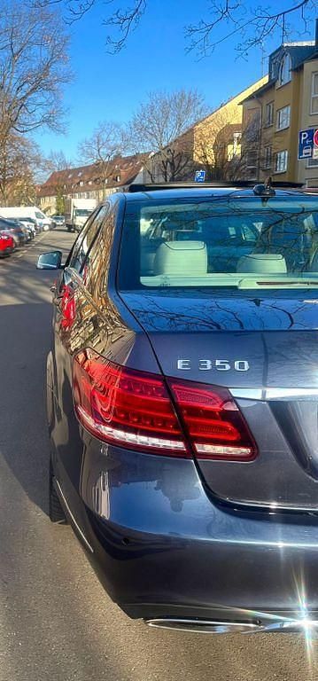 Gebraucht Mercedes E350 Elegance 252 PS (185 kW) 2014 Blau Limousine