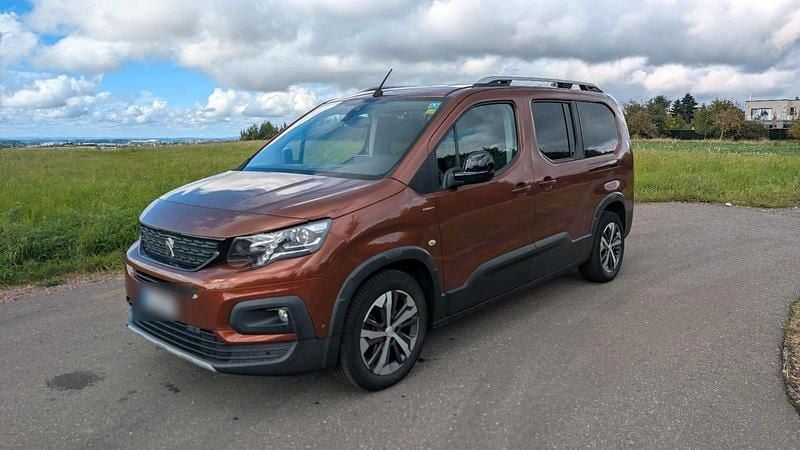 Braun Gebraucht 2019 Peugeot Rifter GT-line Van / Kleinbus | 16.500 € (Guter Preis) - Bild 1/4