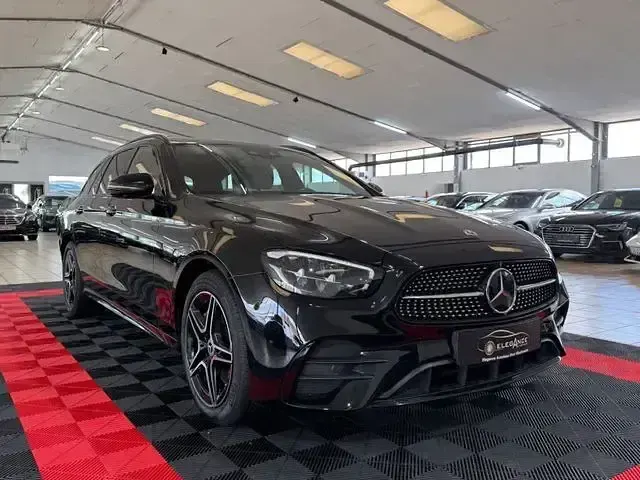Gebraucht Mercedes E300 AMG line 194 PS (142 kW) 2021 Schwarz Limousine