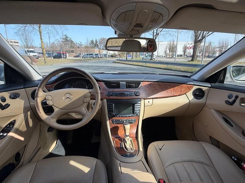 Gebraucht Mercedes CLS320 224 PS (164 kW) 2007 Grau Limousine