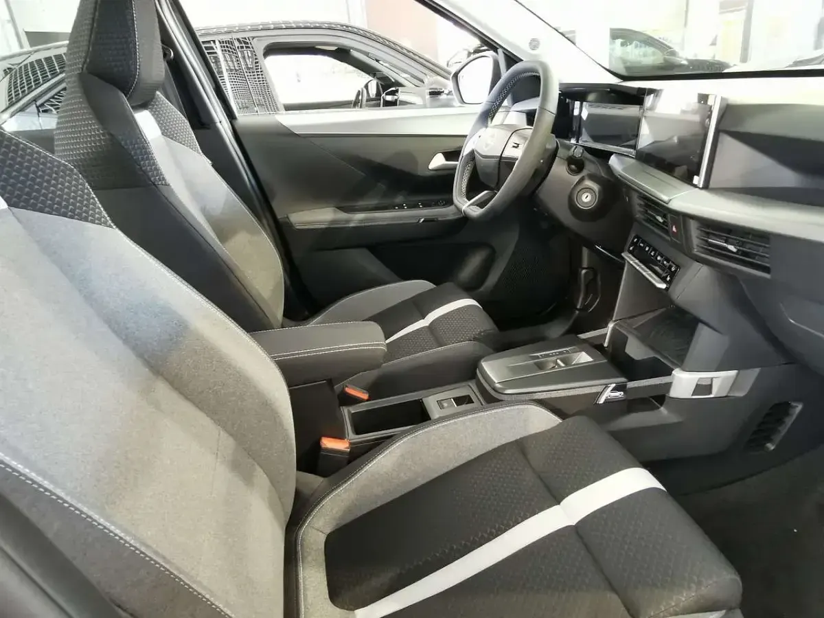 Ny Opel Frontera 136 HK (100 kW) 2025 Sort SUV