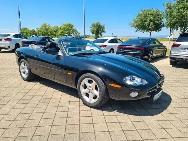Używany Jaguar XK8 284 KM (208 kW) 2001 Czarny Kabriolet