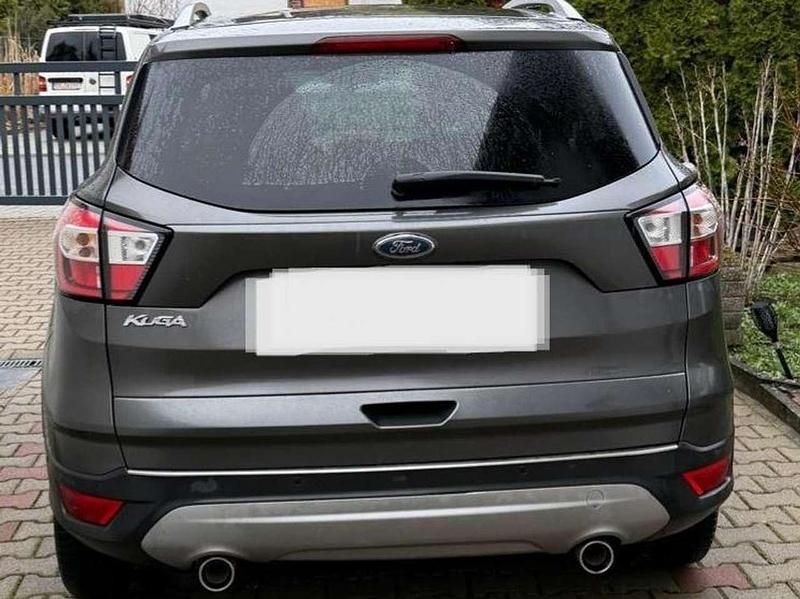 Gebraucht Ford Kuga Titanium 179 PS (131 kW) 2017 Grau SUV
