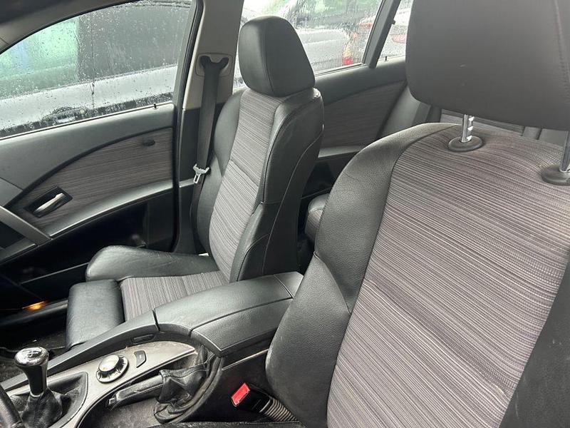 Gebraucht BMW 525 Sport Line 177 PS (130 kW) 2004 Blau Kombi