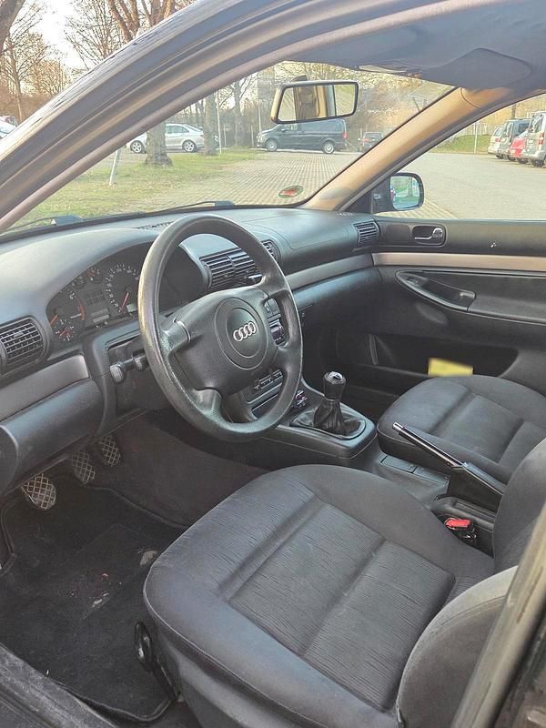 Gebraucht Audi A4 102 PS (75 kW) 1998 Schwarz Limousine