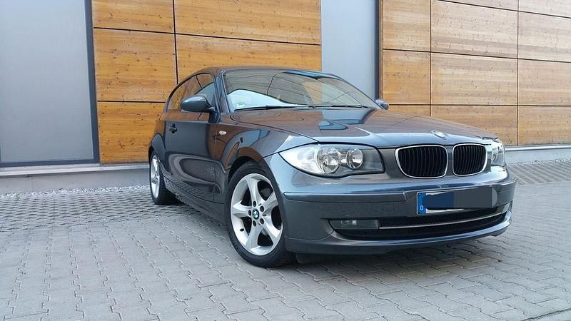 Grau Gebraucht 2008 BMW 118 Performance Kleinwagen | 2.900 € (Guter Preis) - Bild 1/4