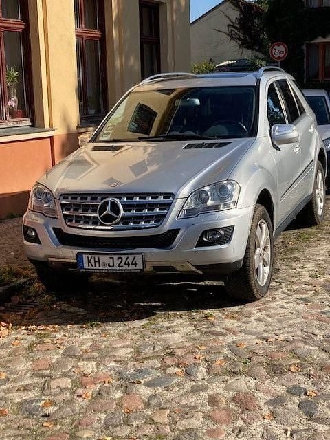 Silber Gebraucht 2008 Mercedes ML320 SUV | 11.200 € (Fairer Preis) - Bild 1/4