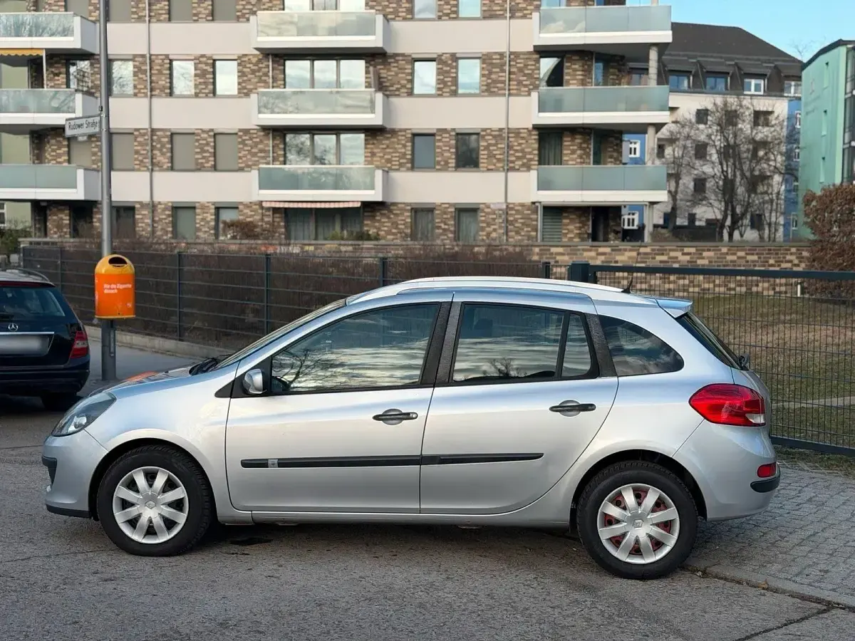 Gebraucht Renault Clio 85 PS (62 kW) 2008 Silber Kombi