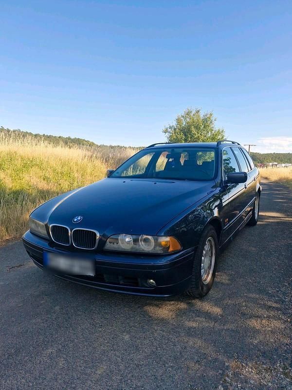 Blau Gebraucht 2002 BMW 520 Kombi | 2.100 € (Guter Preis) - Bild 1/4