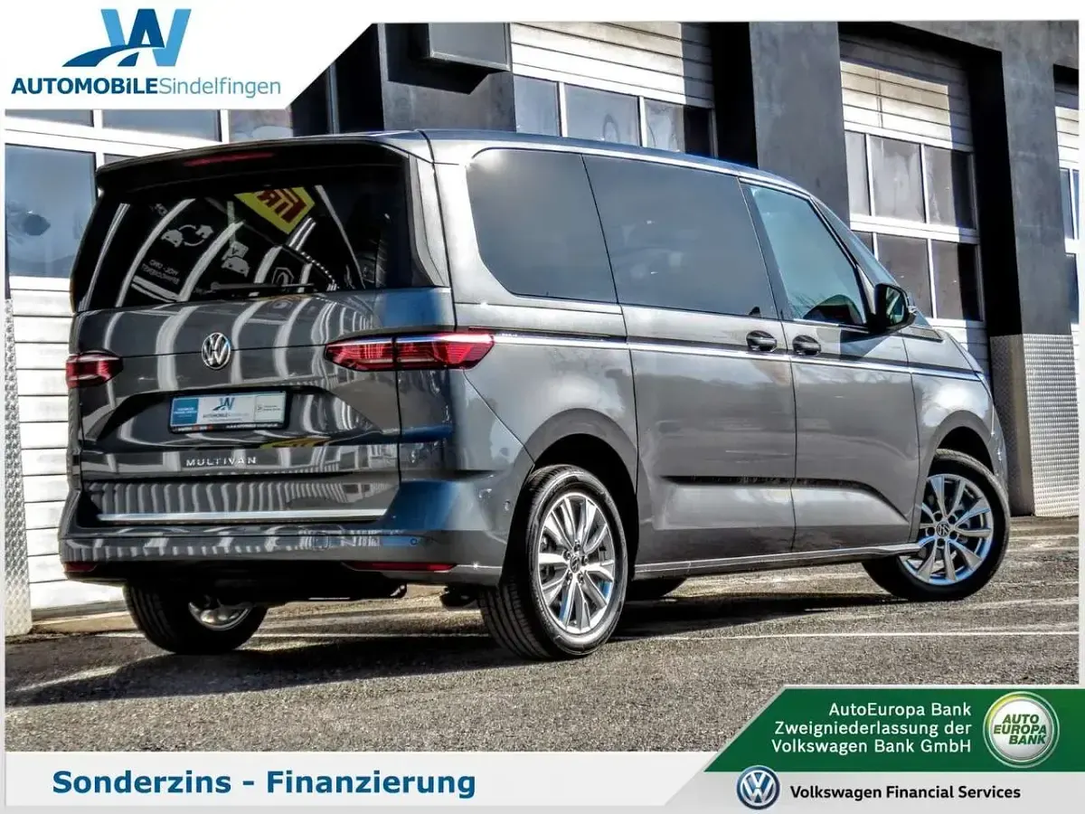 Gebraucht VW T7 Style 150 PS (110 kW) 2024 Indiumgrau Van