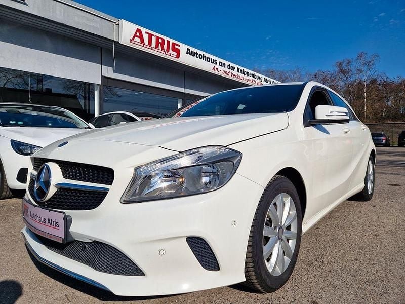 Gebraucht Mercedes A180 122 PS (89 kW) 2016 Weiß Limousine
