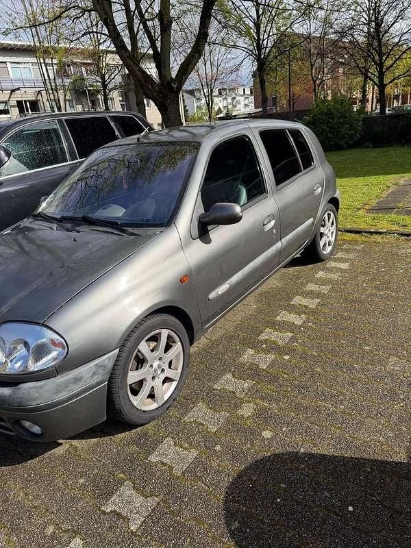 Gebraucht Renault Clio II 107 PS (78 kW) 2000 Grau Limousine