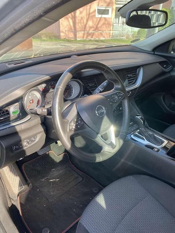 Gebraucht Opel Insignia Edition 136 PS (100 kW) 2017 Kleinwagen