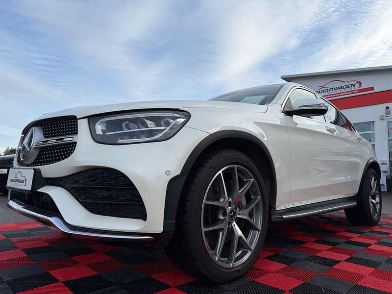Weiß Gebraucht 2022 Mercedes GLC400d AMG line Coupé | 40.899 € (Superpreis) - Bild 1/4