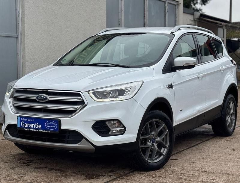 Gebraucht Ford Kuga Cool & Connect 150 PS (110 kW) 2017 Weiß SUV