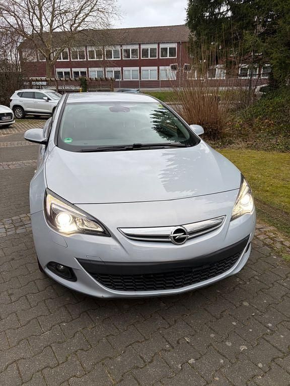 Gebraucht Opel Astra GTC 140 PS (102 kW) 2012 Weiß Limousine