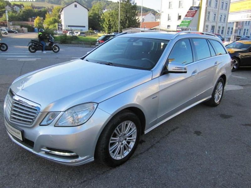 Iridiumsilber Gebraucht 2012 Mercedes E250 Kombi | 9.900 € (Superpreis) - Bild 1/4