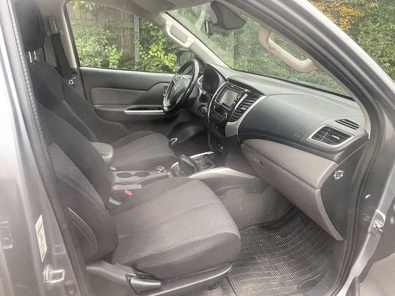 Gebraucht Mitsubishi L200 Plus 181 PS (133 kW) 2018 Grau Pickup