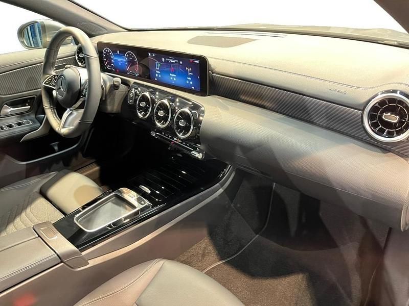 Gebraucht Mercedes CLA180 Progressive 136 PS (100 kW) 2025 Grau Limousine